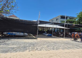 Bangunan usaha olahraga air (watersport) di bibir Pantai Tanjung Benoa, Jalan Pratama, Kelurahan Tanjung Benoa, Kuta Selatan. -Balitopik.com