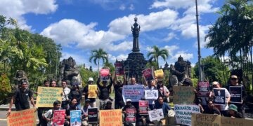 Aksi Solidaritas Jurnalis Bali dukung Tempo di Monumen Bajra Sandhi, Renon, Denpasar. -Balitopik.com