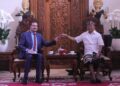 Gubernur Bali, Wayan Koster saat bersulang Kopi Arak dengan Wakil Menteri Luar Negeri Bulgaria, Nikolay Pavlov. -Balitopik.com
