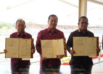 Foto dari Kiri: Gubernur Bali, Wayan Koster, Gubernur NTB, Lalu Muhamad Iqbal dan Gubernur NTT, Emanuel Melkiades Laka Lena. -Balitopik.com