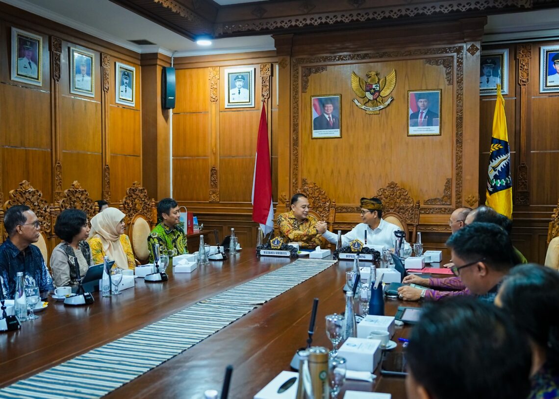 Bupati Badung I Wayan Adi Arnawa menerima kunjungan resmi Wali Kota Surabaya, Eri Cahyadi. -IST/Balitopik.com