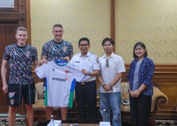 Bupati Badung I Wayan Adi Arnawa saat menerima kunjungan perwakilan Tranmere Rovers Club. -IST/Balitopik.com