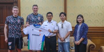 Bupati Badung I Wayan Adi Arnawa saat menerima kunjungan perwakilan Tranmere Rovers Club. -IST/Balitopik.com