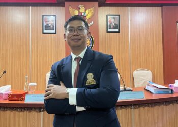 Dr. Efatha Filomeno Borromeu Duarte usai Sidang Terbuka Promosi Doktor Fakultas Hukum Universitas Udayana di Ruang C5 Fakultas Hukum Unud, Jumat (12/12/2025). -Balitopik.com.