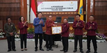 Acara Penganugerahan Keterbukaan Informasi Publik Tahun 2025 yang digelar Komisi Informasi Provinsi Bali di Gedung Wiswa Sabha Utama, Kantor Gubernur Bali, Denpasar, Selasa (9/12/2025). --IST/Balitopik.com