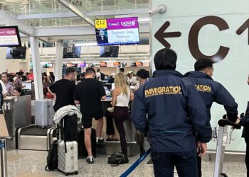 Imigrasi Ngurah Rai saat mendeportasi 4 orang dari kelompok Bonnie Blue. -IST/Balitopik.com