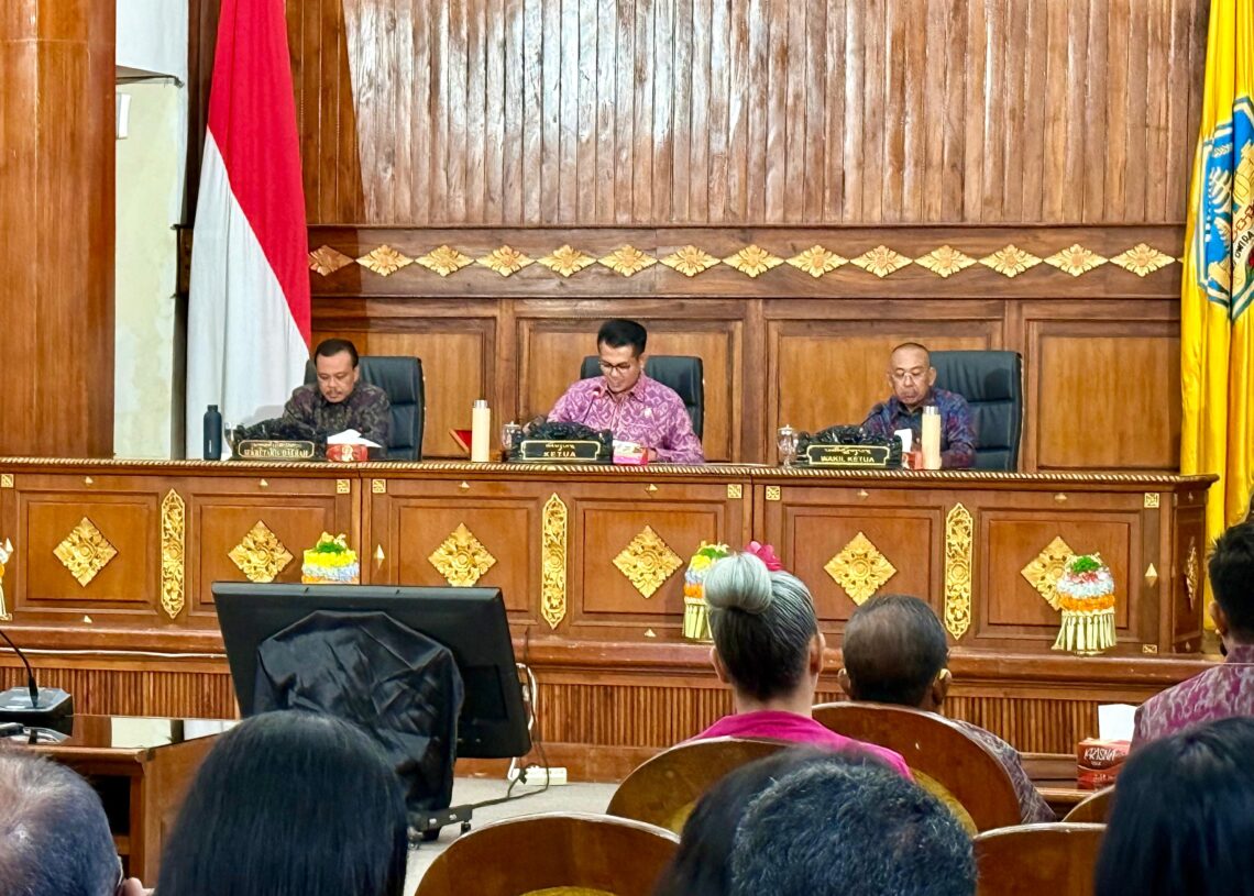 Rapat Paripurna ke-17 DPRD Provinsi Bali Masa Persidangan I Tahun Sidang 2025–2026 yang digelar di Gedung DPRD Provinsi Bali, Senin (15/12/2025). -IST/Balitopik.com