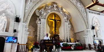 Gubernur Bali, Wayan Koster saat menyampaikan pesan Natal kepada umat Katolik di Gereja Katolik Keuskupan Denpasar. -Balitopik.com