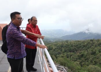 Gubernur Bali Wayan Koster saat luncurkan 30 Channel TV Digital di Turyapada Tower. -Balitopik.com