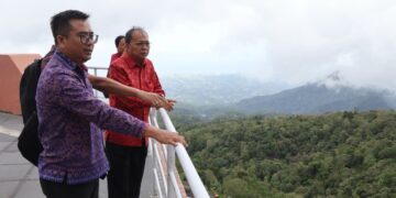 Gubernur Bali Wayan Koster saat luncurkan 30 Channel TV Digital di Turyapada Tower. -Balitopik.com