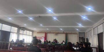 Suasa sidang lanjutan kasus dugaan tindak pidana pemalsuan surat di PN Denpasar. -Balitopik.com