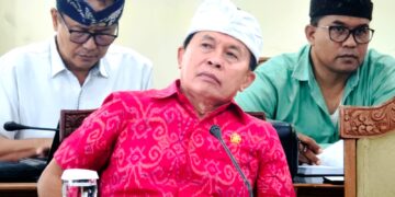 Ketua Pansus TRAP DPRD Bali, I Made Supartha saat memimpin rapat. -Balitopik.com