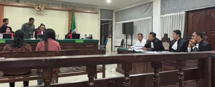 Suasana sidang lanjutan kasus PT UKI dengan agenda pemeriksaan saksi. -Balitopik.com