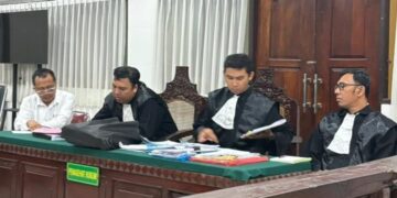 Tim kuasa hukum Direktur PT UKI saat mendampngi Terdakwa PAS di sidang lanjutan dengan agenda pemeriksaan saksi di PN Denpasar. -Balitopik.com