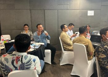 Direktur WALHI Bali Made Krisna Dinata S.Pd, M.Pd saat menyampaikan pendapat. -Balitopik.com