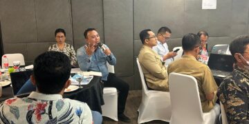 Direktur WALHI Bali Made Krisna Dinata S.Pd, M.Pd saat menyampaikan pendapat. -Balitopik.com