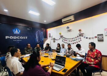 Kuasa hukum Jenny Mesrahayu, Riyanta, S.H., (ujung kanan) dan pihak-pihak terkait saat mediasi di ruang mediasi Kantor Camat Kuta Selatan. -Balitopik.com