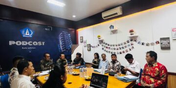 Kuasa hukum Jenny Mesrahayu, Riyanta, S.H., (ujung kanan) dan pihak-pihak terkait saat mediasi di ruang mediasi Kantor Camat Kuta Selatan. -Balitopik.com