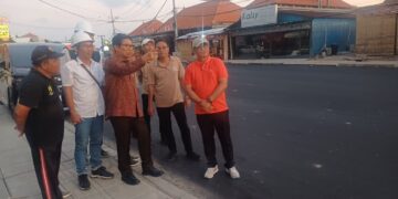 Bupati Badung I Wayan Adi Arnawa saat meninjau perubahan arus lalu lintas di wilayah Kerobokan. -IST/Balitopik.com