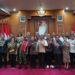 Wakil Gubernur NTT, Irjen Pol (Purn) Johni Asadoma bersama rombongan kepala daerah daratan Sumba Provinsi NTT diterima Gubernur Bali, Wayan Koster di Kertha Sabha Denpasar, Jumat (30/1/2026).- IST/Balitopik.com
