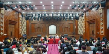 Ibu Putri Koster Pastikan Kualitas dan Harga Wajar Produk IKM Bali Bangkit. -Balitopik.com