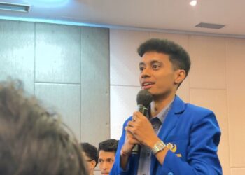 Adrianus Todang saat menyampaikan keresahannya kepada Wakil Gubernur NTT dalam sebuah dialog di Denpasar. -Balitopik.com