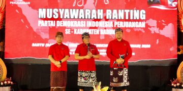 Ketua DPC PDI Perjuangan Kabupaten Badung I Nyoman Giri Prasta, Sekretaris I Wayan Adi Arnawa dan Bendahara Bagus Alit Sucipta. -Balitopik.com