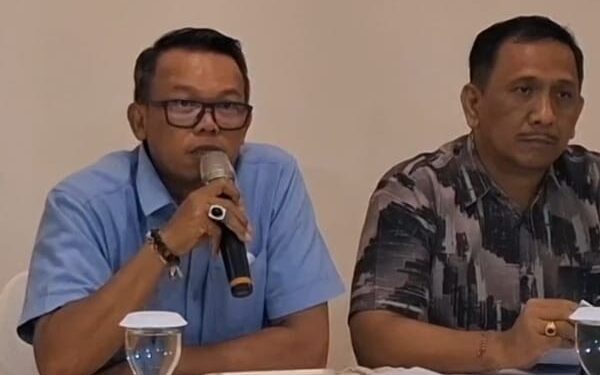 Kakanwil BPN Provinsi Bali I Made Daging (kiri) dan kuasa hukumnya Gede Pasek Suardika. -IST/Balitopik.com