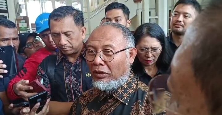 Bambang Widjojanto saat diwawancara wartawan usai praperadilan di PN Denpasar. -Balitopik.com