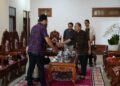 Gubernur Bali Wayan Koster saat menerima audiensi Koperasi Bina Usaha Kerthi Bali. -IST/Balitopik.com