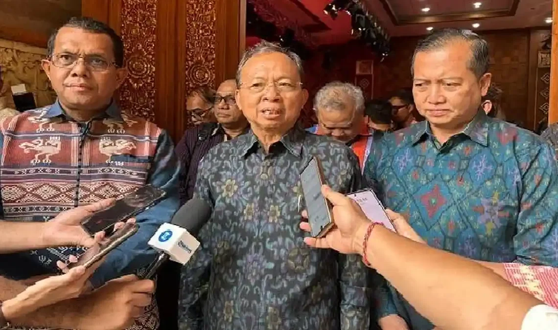 Gubernur Bali Wayan Koster (kanan) dan Gubernur NTT Emanuel Melkiades Laka Lena. –IST/Balitopik.com