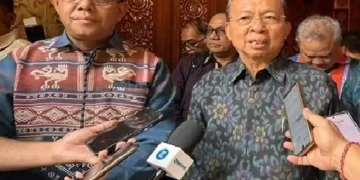 Gubernur Bali Wayan Koster (kanan) dan Gubernur NTT Emanuel Melkiades Laka Lena. –IST/Balitopik.com
