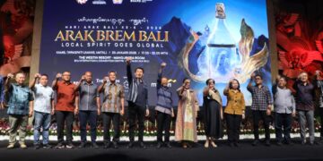 Gubernur Bali Wayan Koster dan stakeholder terkait saat merayakan hari arak ke-6 di Nusa Dua. -Balitopik.com