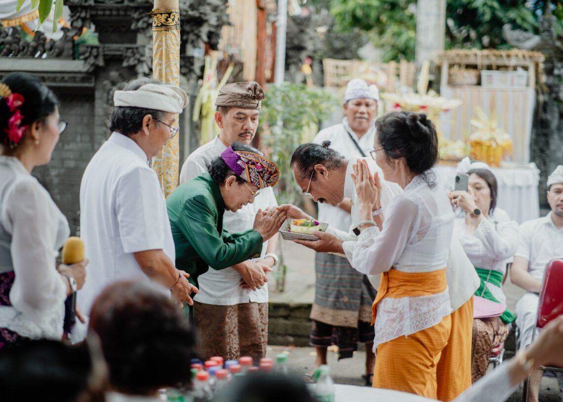 Upacara Rsi Yadnya Apodgala Sulinggih pada Redite Umanis Merakih, Minggu (4/1/2026).
