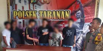 Foto: Korban dan para pelaku saat saling memaafkan dan disaksikan oleh pihak-pihak terkait. -Balitopik.com