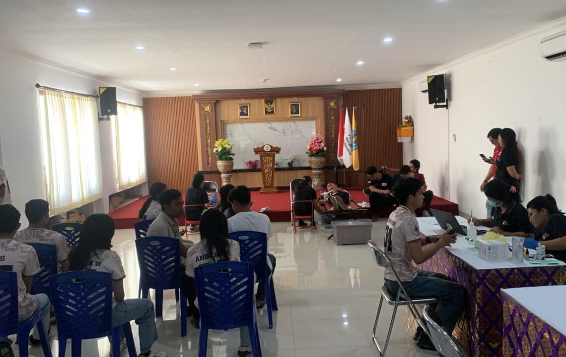 PMNTT Unud saat gelar donor darah. -Balitopik.com