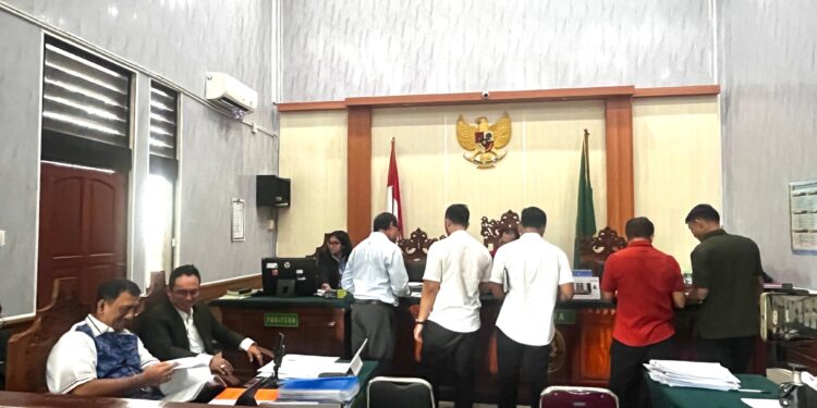 Suasana sidang praperadilan dengan agenda keterangan ahli dari termohon Polda Bali. -Balitopik.com