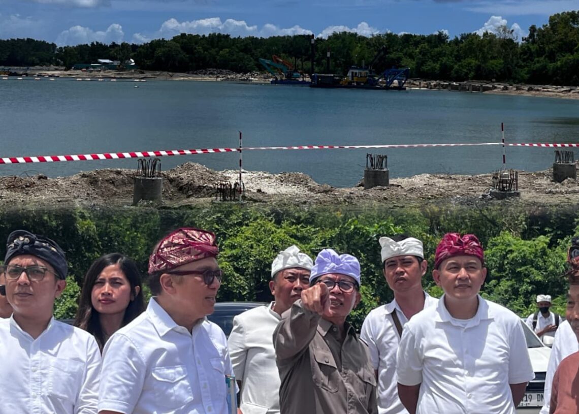 Pansus TRAP DPRD Bali saat tinjau proyek Marina di Serangan. -Balitopik.com