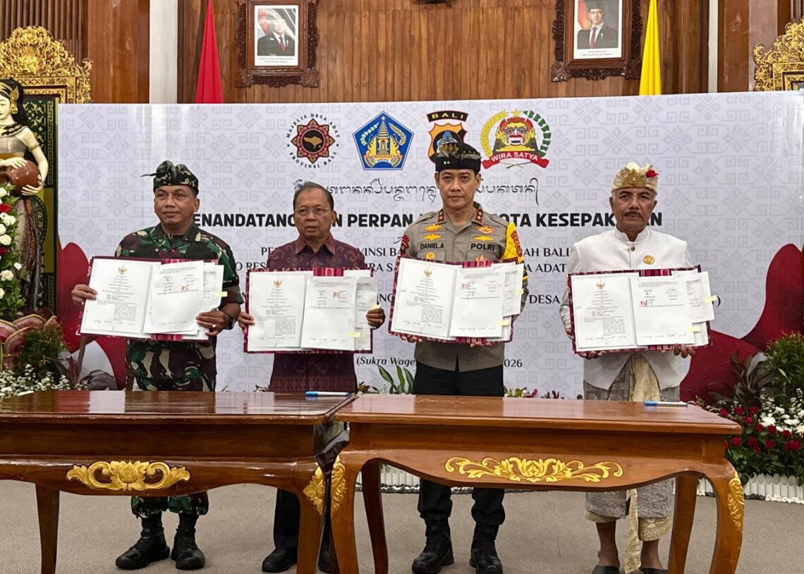 Penandatanganan Perpanjangan Nota Kesepakatan antara Pemerintah Provinsi Bali, Polda Bali, Korem 163/Wirastya dan Majelis Desa Adat Provinsi Bali. -Balitopik.com