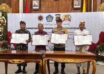 Penandatanganan Perpanjangan Nota Kesepakatan antara Pemerintah Provinsi Bali, Polda Bali, Korem 163/Wirastya dan Majelis Desa Adat Provinsi Bali. -Balitopik.com