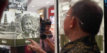 Gubernur Bali, Wayan Koster saat meninjau Area Duty Free dan outlet-outlet UMKM di Bandara Ngurah Rai. -Balitopik.com