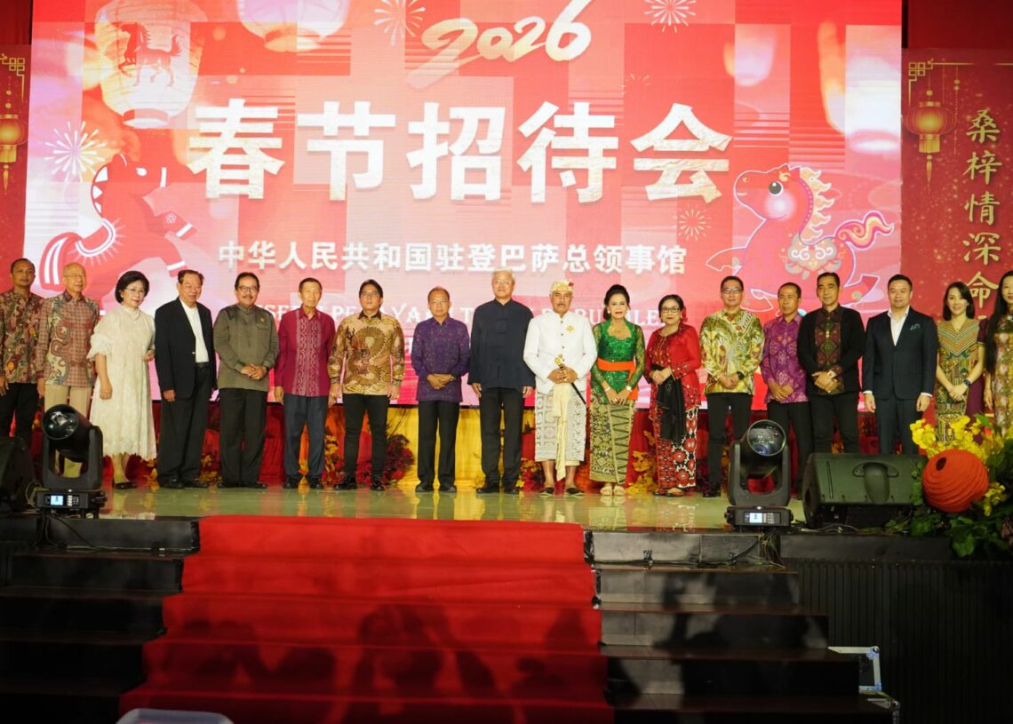 Gubernur Bali Wayan Koster dan wakil Gubernur Bali Giri Prasta saat hadiri perayaan Imlek 2026. -Balitopik.com