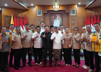 Gubernur Bali saat menerima kunjungan kerja Komisi V DPR RI. -Balitopik.com