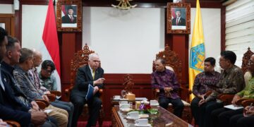 Gubernur Bali, Wayan Koster, saat menerima kunjungan resmi Duta Besar Amerika Serikat untuk Indonesia, Peter Mark Haymond. -IST/Balitopik.com