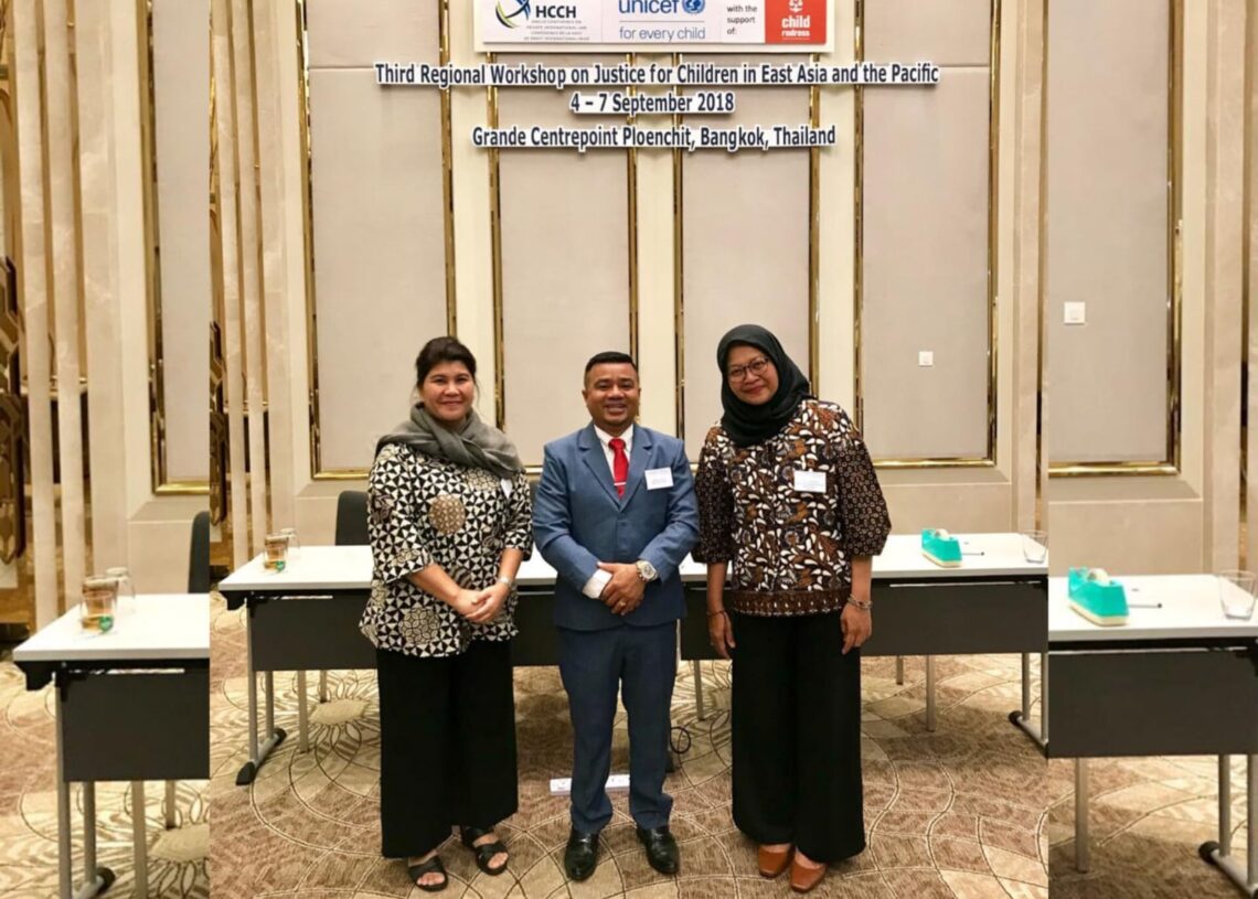 Advokat Yulius Benyamin Seran, SH (tengah) saat mengikuti kegiatan workshop internasional tentang keadilan untuk anak yang diselenggarakan oleh Unicef PBB di Bangkok, Thailand pada bulan September 2018 silam. -IST/Balitopik.com