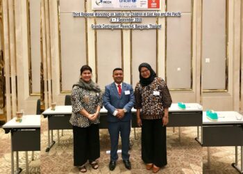 Advokat Yulius Benyamin Seran, SH (tengah) saat mengikuti kegiatan workshop internasional tentang keadilan untuk anak yang diselenggarakan oleh Unicef PBB di Bangkok, Thailand pada bulan September 2018 silam. -IST/Balitopik.com