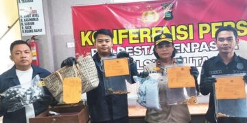 Polsek Kuta menunjukkan barang bukti pencurian emas saat konferensi pers, Rabu (11/2/2026). -IST/Balitopik.com