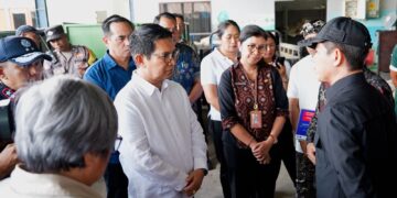 Bupati Badung I Wayan Adi Arnawa saat dampngi Gubernur Bali dan Menteri LH. -IST/Balitopik.com