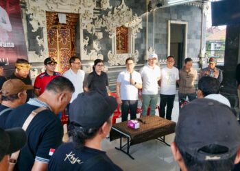 Bupati Badung I Wayan Adi Arnawa saat memberikan arahan kepada tim. -IST/Balitopik.com