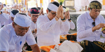 Bupati Badung I Wayan Adi Arnawa, menghadiri rangkaian upacara Karya Ngenteg Linggih Wraspati Kalpa, Tawur Madya dan Padudusan Alit di Banjar Adat Uma Kapal. -IST/BALITOPIK.COM